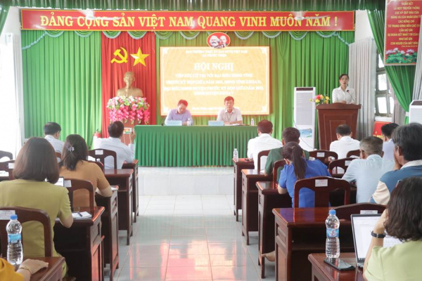 Tiếp xúc cử tri với đại biểu HĐND huyện trước kỳ họp thứ 22 khoá V nhiệm kỳ 2021-2026