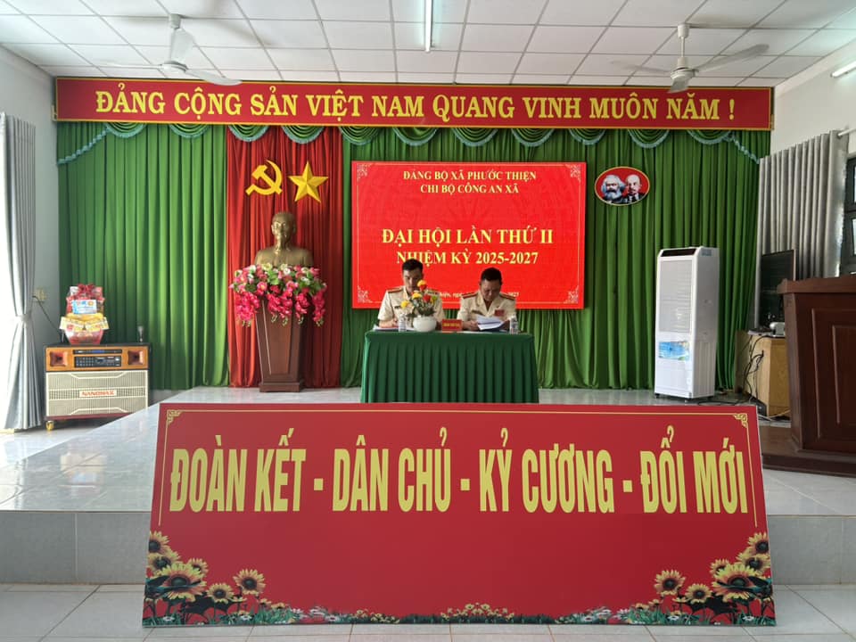 ĐẠI HỘI CHI BỘ CÔNG AN XÃ LẦN THỨ II, NHIỆM KỲ 2025-2027 THÀNH CÔNG TỐT ĐẸP