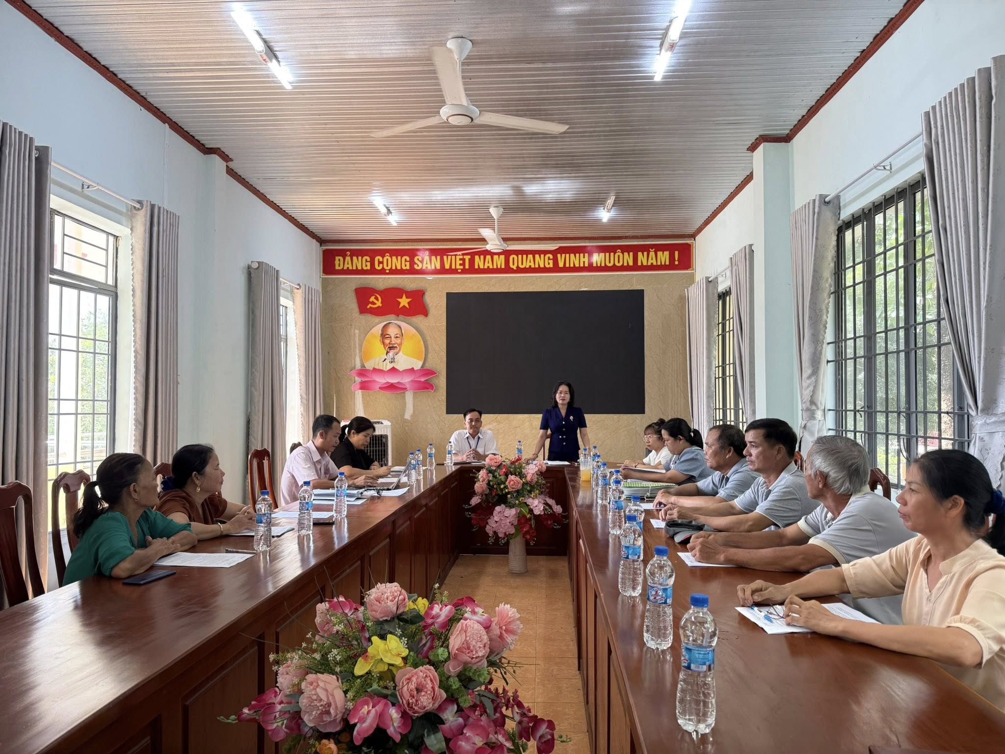 Ban đại diện Hội đồng Quản trị Ngân hàng Chính sách xã hội huyện Bù Đốp kiểm tra, giám sát đối với tín dụng chính sách xã hội tại xã Phước Thiện